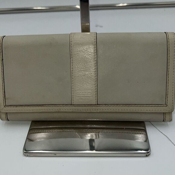 Coach Handbags - Coach Vintage Hamilton All Leather Wallet **SEE PICS AND DESCRIPTION